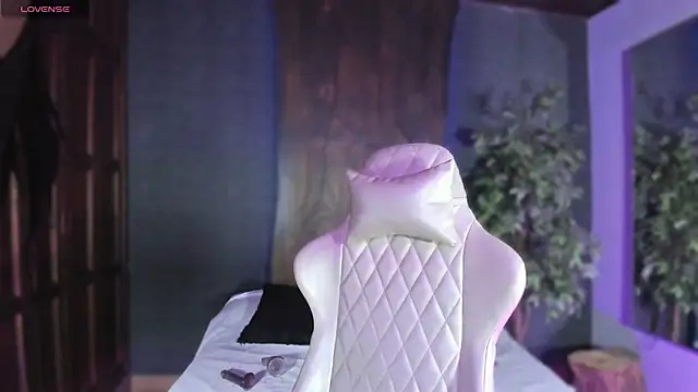 Snapshot of Evelynn chatting on 25, 9, 2025 Evelynn online show from 25, 9, 2025