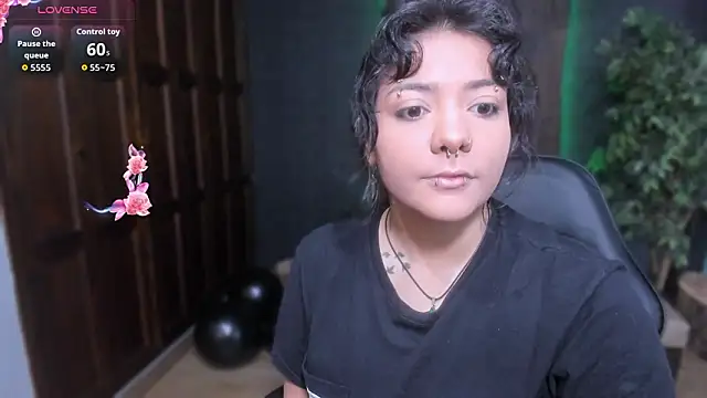 Snapshot of Evelynn chatting on 7, 2, 2026 Evelynn online show from 7, 2, 2026