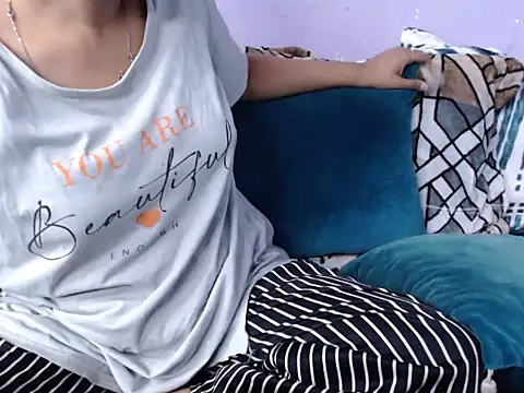 Freya nia online show from 3, 12, 2025