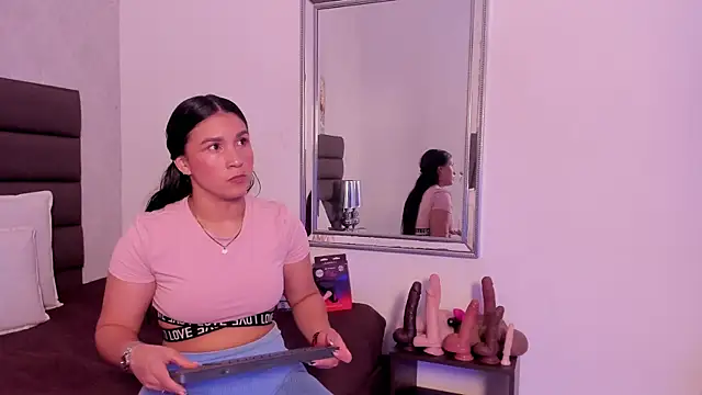 Sofi Perez  online show from 12, 9, 2025