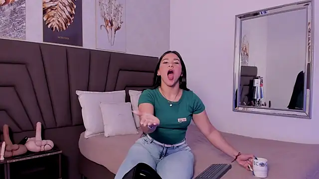 Sofi Perez  online show from 11, 10, 2025