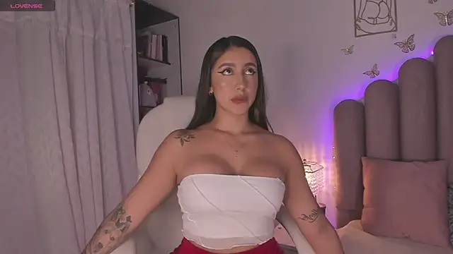 Sarapalmer1 online show from 18, 12, 2024