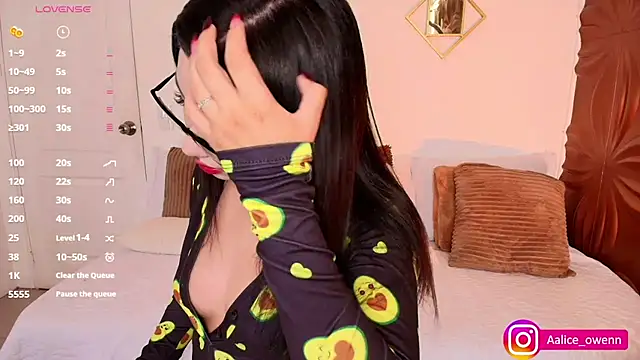 Aliceowenn online show from 12, 3, 2025