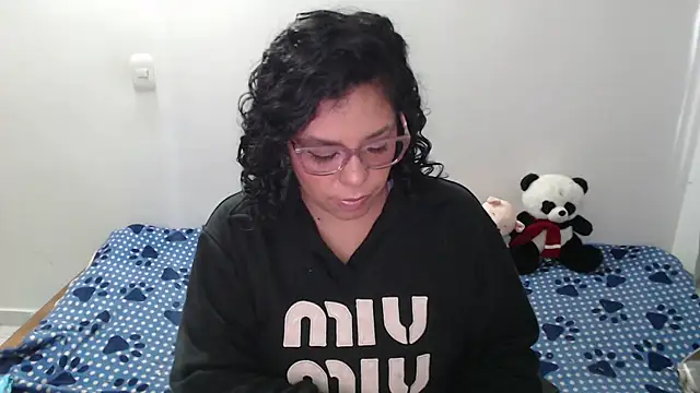 Snapshot of Anne_purple chatting on 3, 6, 2026 Anne purple online show from 3, 6, 2026