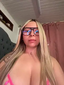 CristalGmez online show from 8, 10, 2025