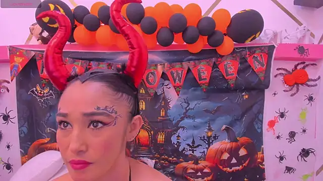 charlotte-11 online show from 30, 10, 2025