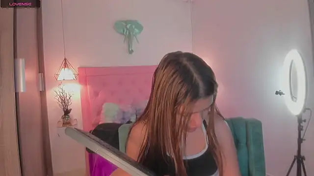 Snapshot of kimmy099 chatting on 18, 2, 2025 kimmy099 online show from 18, 2, 2025