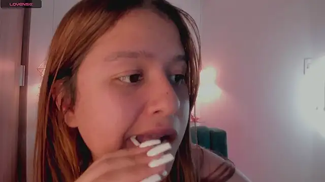 Snapshot of kimmy099 chatting on 13, 2, 2025 kimmy099 online show from 13, 2, 2025