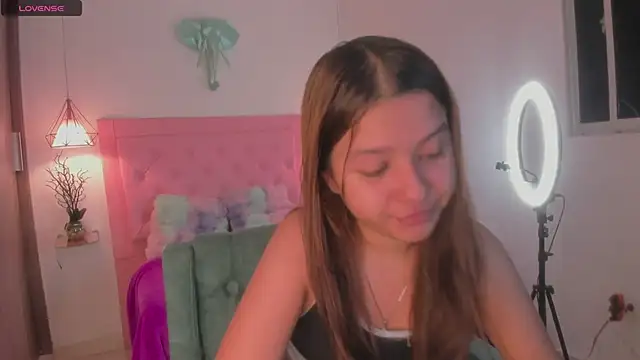 Snapshot of kimmy099 chatting on 18, 2, 2025 kimmy099 online show from 18, 2, 2025