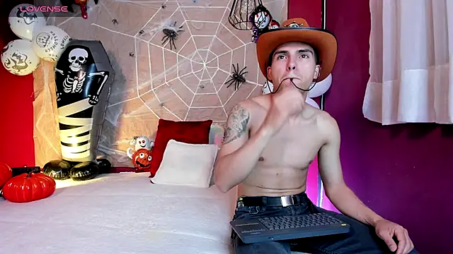  Tattoo Couple online show from 28, 10, 2025