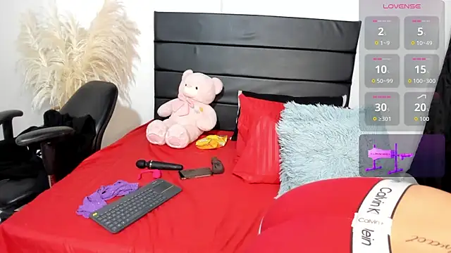 Julieta Coopeer  online show from 21, 9, 2025