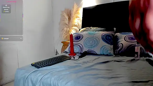 Julieta Coopeer  online show from 10, 11, 2025