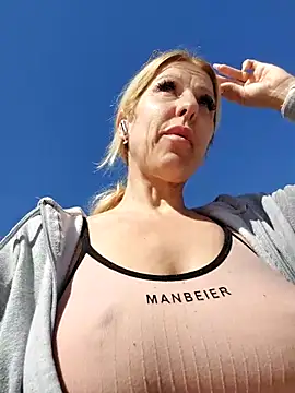 Snapshot of blondyruby chatting on 23, 2, 2026 blondyruby online show from 23, 2, 2026