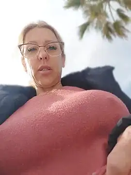 Snapshot of blondyruby chatting on 1, 3, 2026 blondyruby online show from 1, 3, 2026