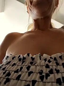 Snapshot of blondyruby chatting on 13, 6, 2026 blondyruby online show from 13, 6, 2026
