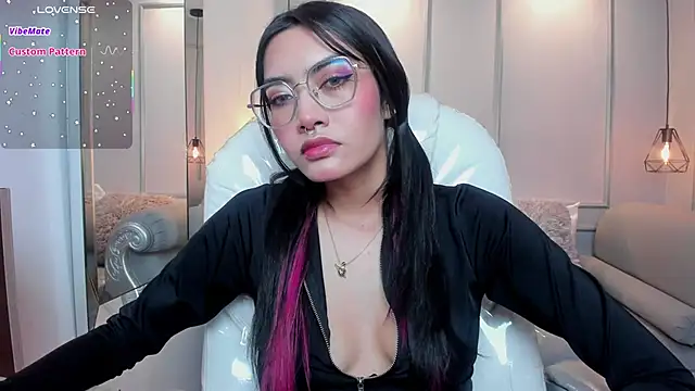 AzuraKindong online show from 8, 10, 2025