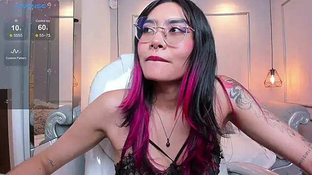 AzuraKindong online show from 6, 3, 2025