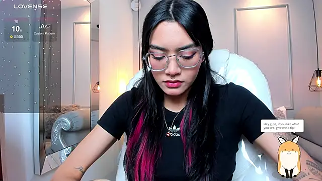 AzuraKindong online show from 7, 11, 2025