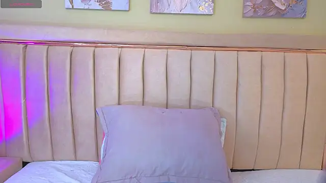 sophiia grey 1 online show from 3, 10, 2025