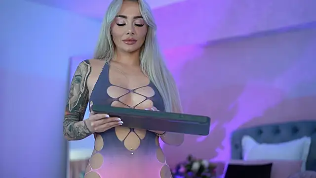 FrancescaMcGray online show from 21, 11, 2025