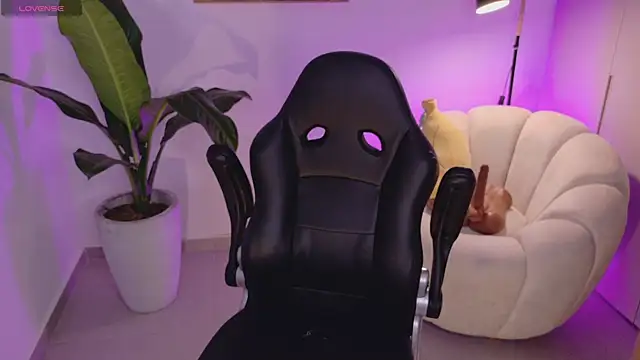 sarawinstone online show from 12, 11, 2025