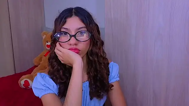 Snapshot of atenea_jones chatting on 25, 5, 2026 atenea jones online show from 25, 5, 2026