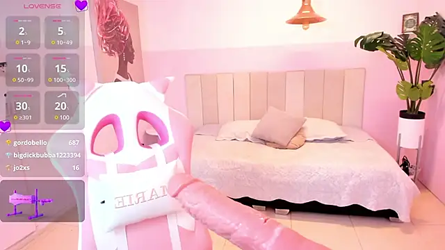 Red lady online show from 23, 3, 2025