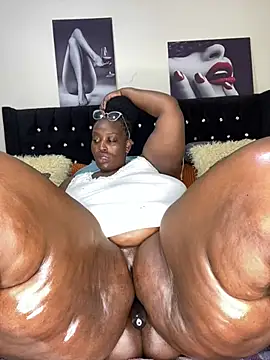 MsWhiteChocolatte online show from 7, 3, 2025