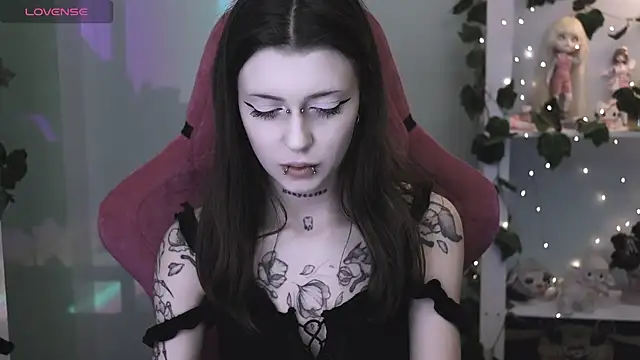 Snapshot of prettybones chatting on 7, 5, 2026 prettybones online show from 7, 5, 2026