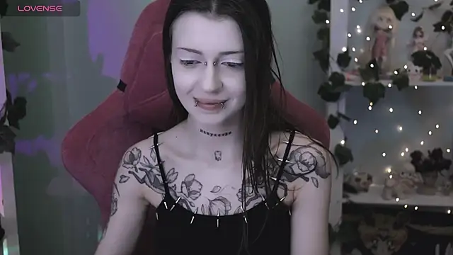 Snapshot of prettybones chatting on 3, 6, 2026 prettybones online show from 3, 6, 2026