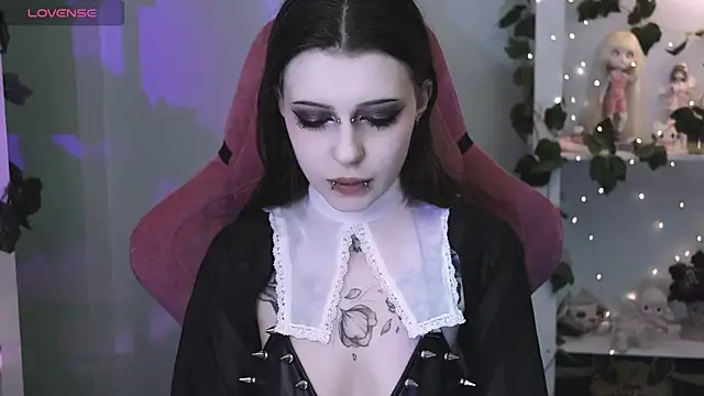 Snapshot of prettybones chatting on 4, 5, 2026 prettybones online show from 4, 5, 2026