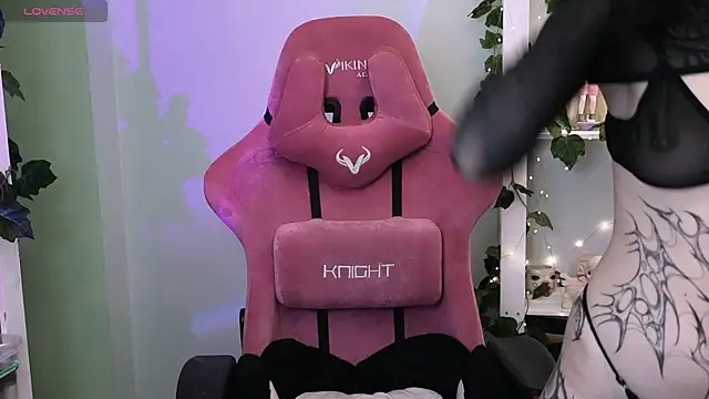 prettybones online show from 10, 1, 2026