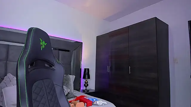 Emmilysantibanez online show from 12, 3, 2026