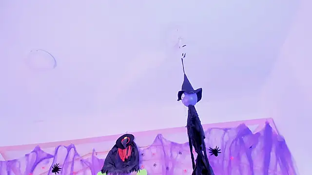 sophie-newton online show from 28, 10, 2025