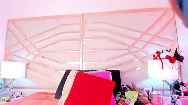 sophie-newton online show from 13, 2, 2026