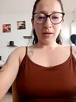 emilypoppy3 online show from 24, 2, 2026