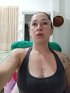 Snapshot of emilypoppy3 chatting on 11, 6, 2026 emilypoppy3 online show from 11, 6, 2026