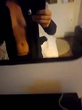 Snapshot of Guitccch chatting on 11, 11, 2025 Guitccch online show from 11, 11, 2025