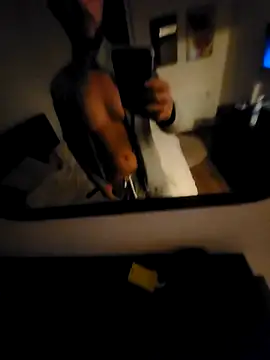 Snapshot of Guitccch chatting on 18, 11, 2025 Guitccch online show from 18, 11, 2025