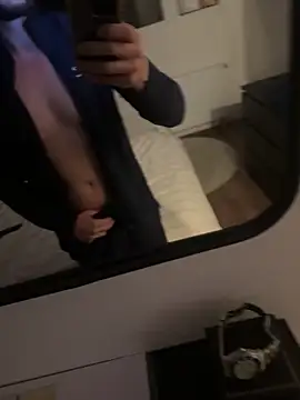 Snapshot of Guitccch chatting on 28, 10, 2025 Guitccch online show from 28, 10, 2025