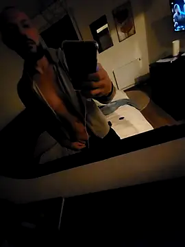 Snapshot of Guitccch chatting on 22, 11, 2025 Guitccch online show from 22, 11, 2025