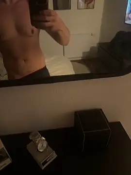 Snapshot of Guitccch chatting on 27, 9, 2025 Guitccch online show from 27, 9, 2025