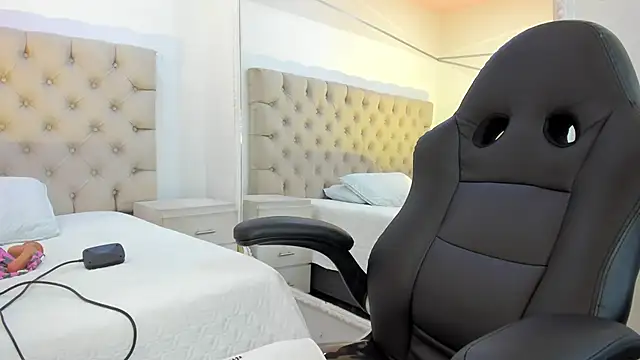 CandyRoxx1  online show from 19, 2, 2026