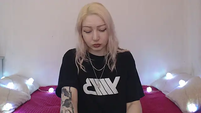 Snapshot of Emily_hardcore chatting on 4, 7, 2026 Emily hardcore online show from 4, 7, 2026