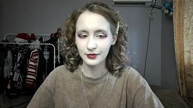 JoannaTompson online show from 27, 1, 2025