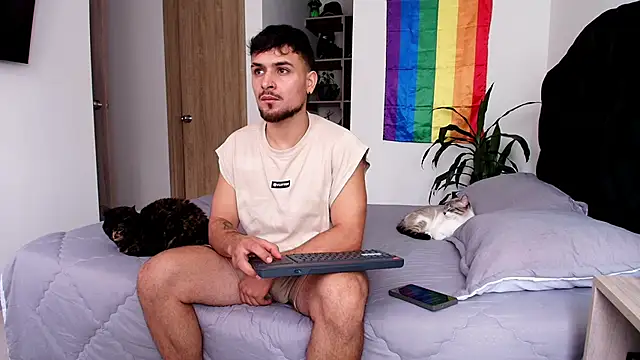 Snapshot of Aron-santoro chatting on 12, 6, 2026 Aron-santoro online show from 12, 6, 2026