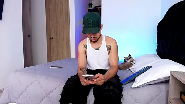 Snapshot of Aron-santoro chatting on 9, 7, 2026 Aron-santoro online show from 9, 7, 2026