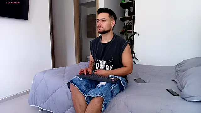 Snapshot of Aron-santoro chatting on 6, 7, 2026 Aron-santoro online show from 6, 7, 2026