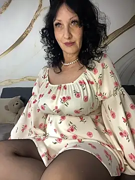 Snapshot of Katie-n chatting on 5, 11, 2025 Katie-n online show from 5, 11, 2025