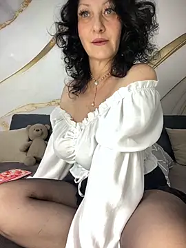 Snapshot of Katie-n chatting on 21, 10, 2025 Katie-n online show from 21, 10, 2025